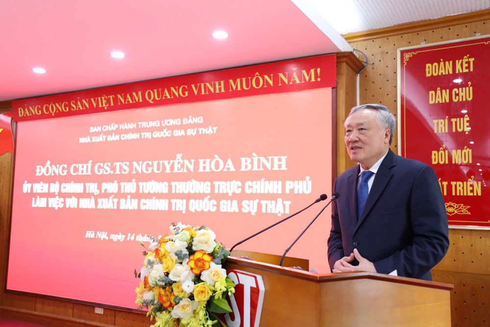 Phó Thủ tướng Thường trực Chính phủ Nguyễn Hòa Bình phát biểu ý kiến tại buổi làm việc.